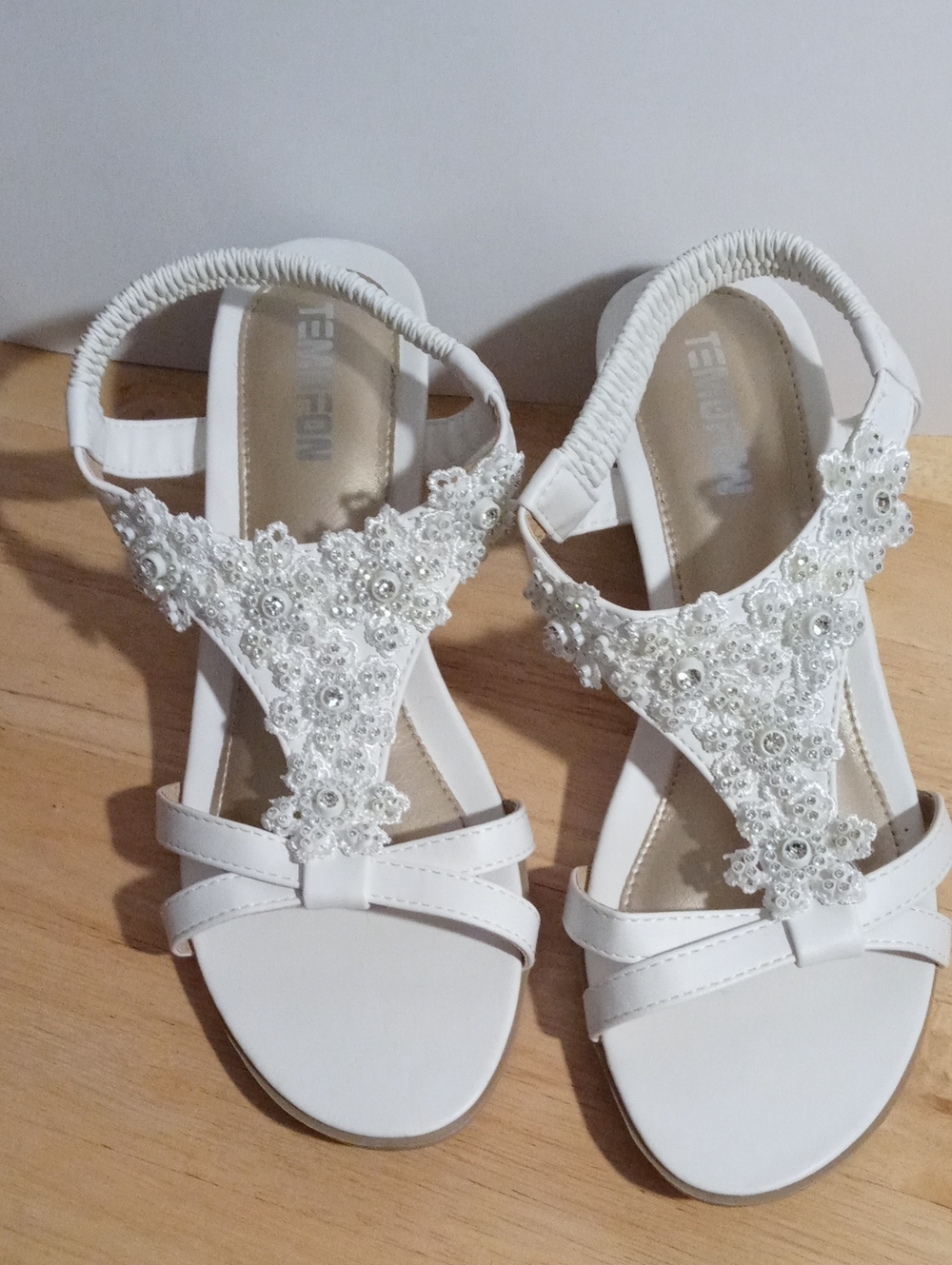 Temofon White Beaded Floral T-Strap Wedge Sandals Size 39(US 8) Like New